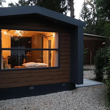 Chalet Canary Wellness - Sauna & Hottub Hoenderloo