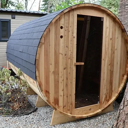 Chalet Canary Wellness - Sauna & Hottub Hoenderloo