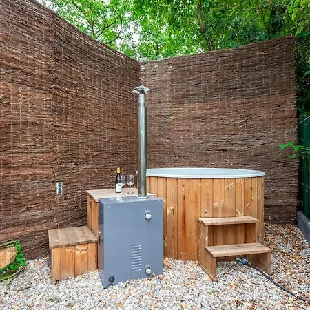Canary Wellness - Sauna & Hottub Chalet Hoenderloo