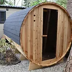 Chalet Canary Wellness - Sauna & Hottub Hoenderloo