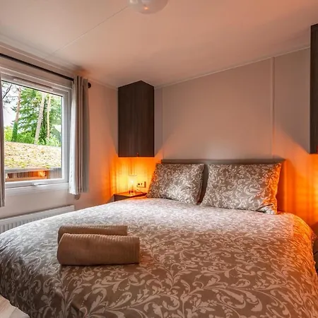 Canary Wellness - Sauna & Hottub